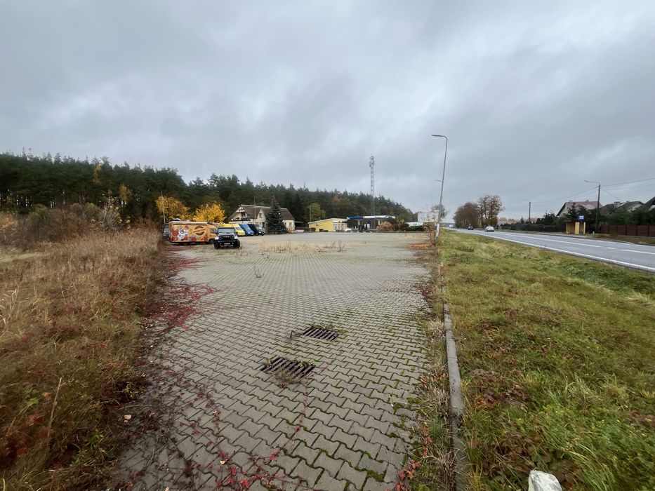 Parking TIR przy Stacji Paliw w Sadykierzu  z budynkiem Barowo-Mieszk.