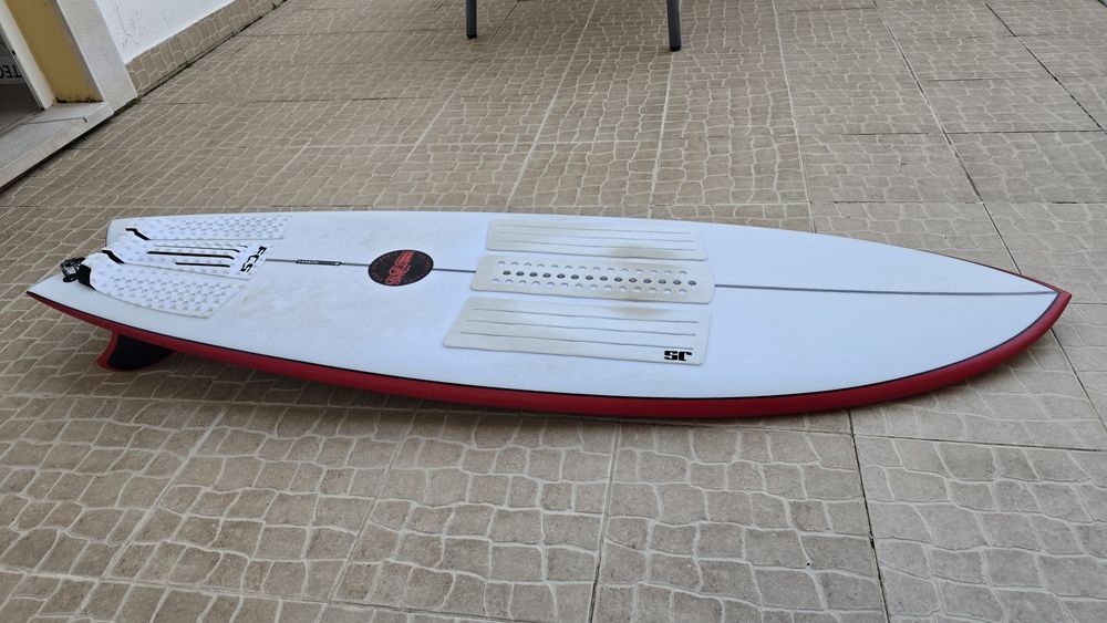 Prancha JS Red Baron 5,9 como nova com quilhas incluídas
