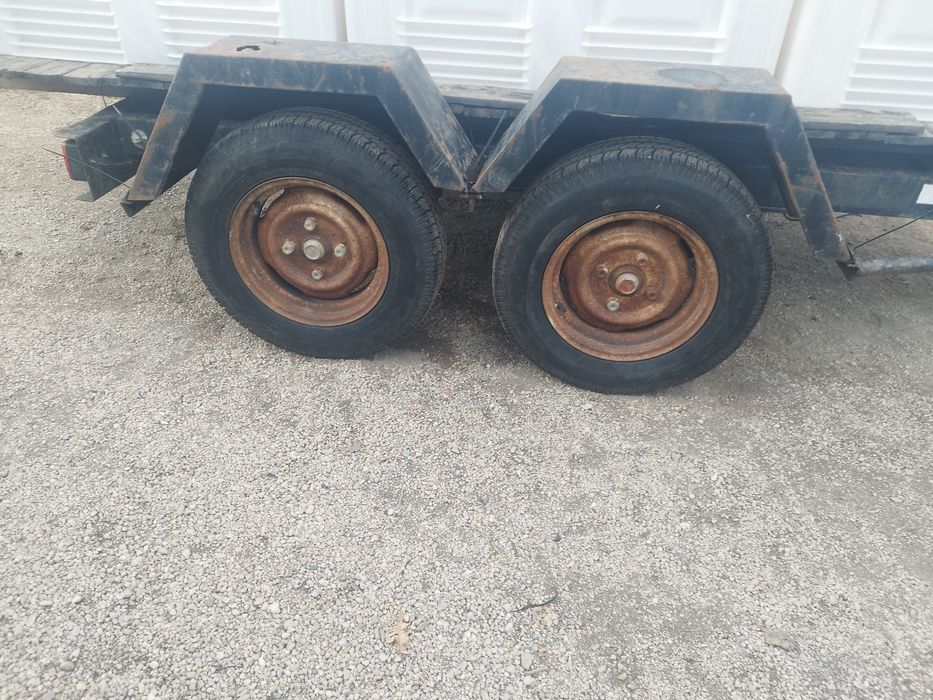 Vendo reboque de dois eixos