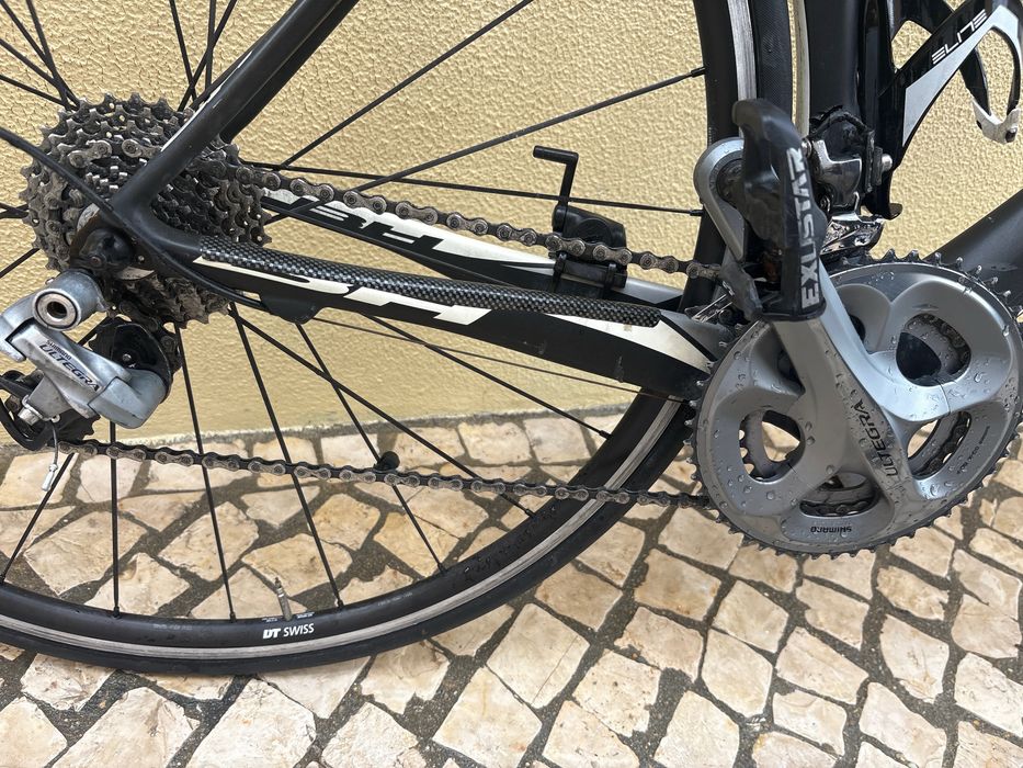 Bicicleta de estrada em carbono BH