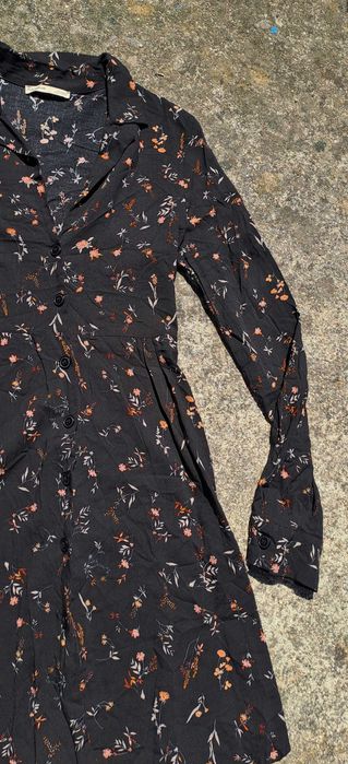 Vestido florido preto Pull &Bear S