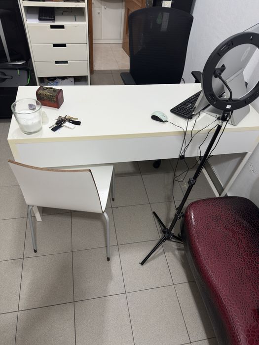 Secretaria com gavetas