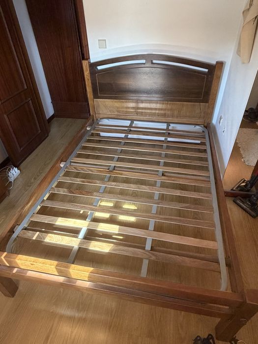 Cama de madeira +estrado