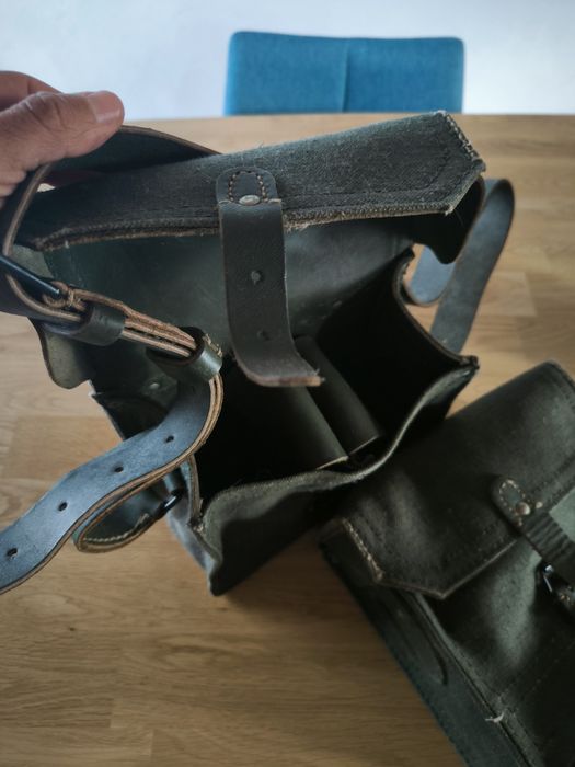 Duas bolsas militares