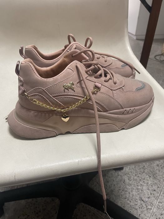 Calsado de senhora usado