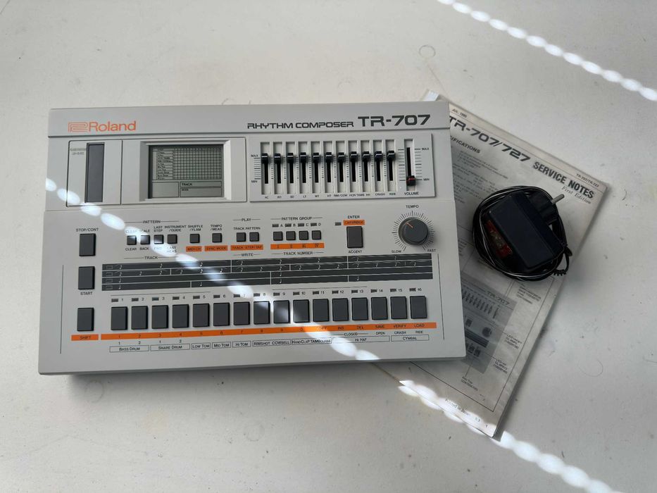 Roland    TR-707