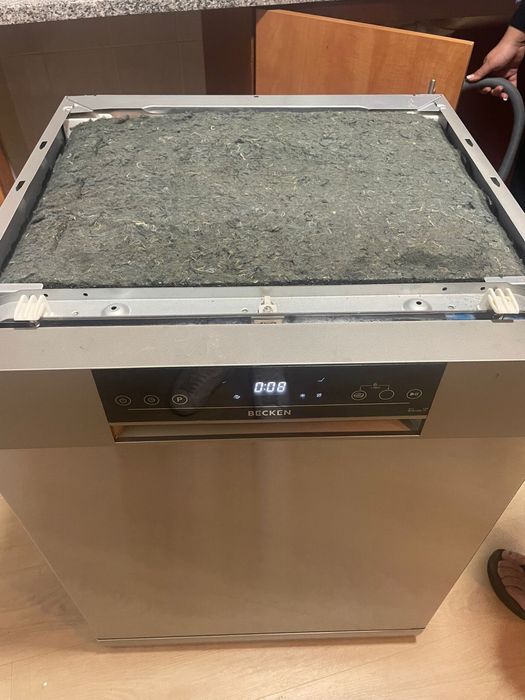 Máquina de Lavar Loiça BECKEN Inox – 100% Funcional