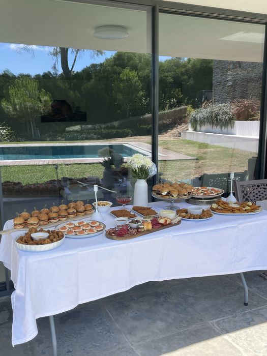 Aluguer de Carrinhos Gourmet para Eventos – Pipocas, Algodão Doce, Gelados, Açaí, Poké, Panquecas, Hambúrgueres e Cocktail Bar