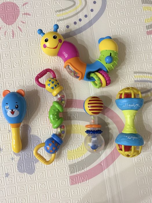 Іграшки для новонародженого