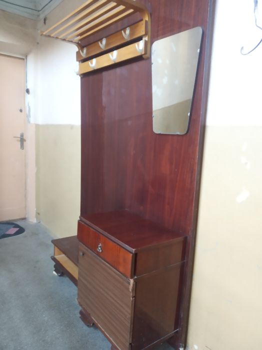 Прихожа висота 2 м, ширина 1,3 м