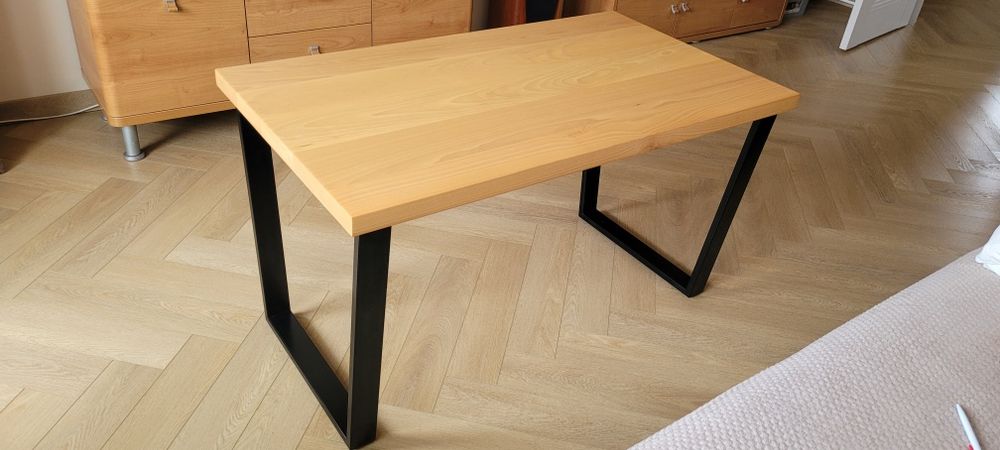 Stół drewniany do salonu lub jadalni loft