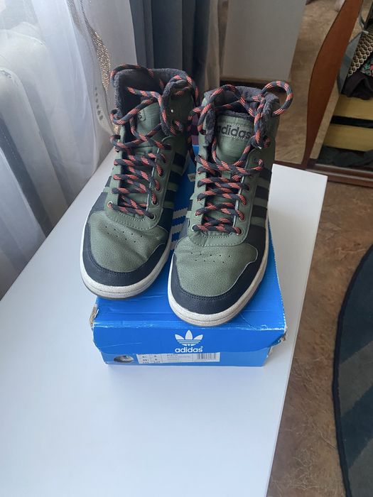 Продам зимні кросівки Adidas