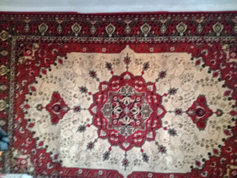 Продам  вовняний килим.