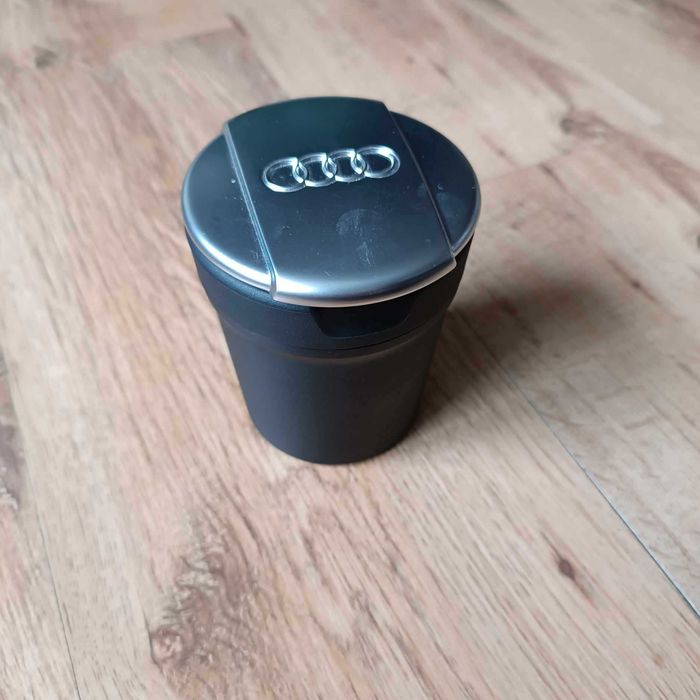 Kubek - popielniczka do Audi + kamizelki gratis
