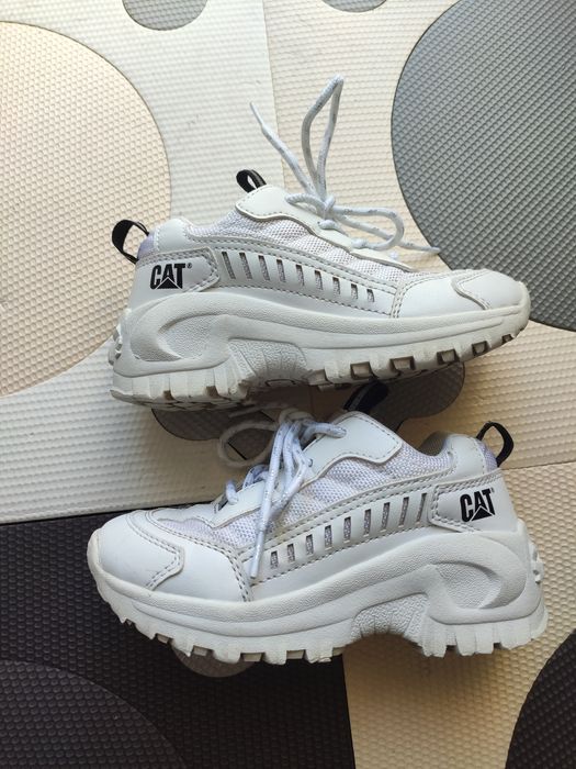 Białe sneakersy caterpillar 28