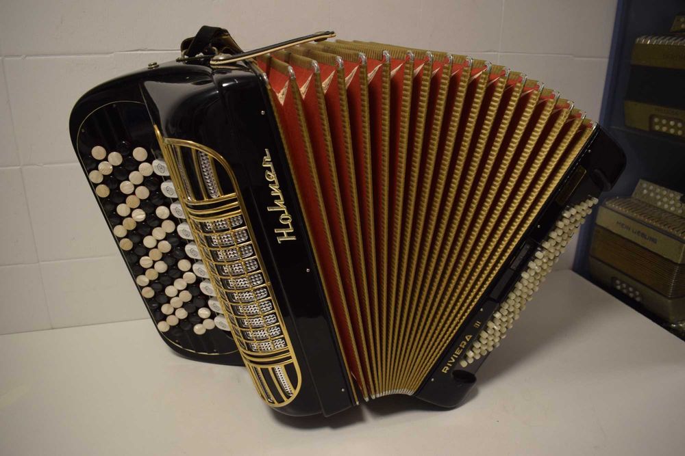 Acordeao Hohner Riveira III .3  Voz,