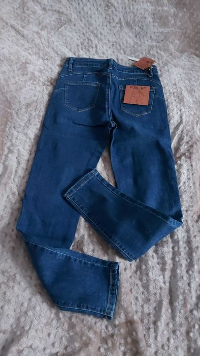 Dżinsy granatowe z cyrkoniami .