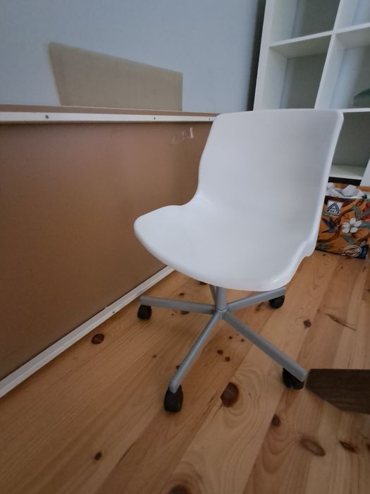 Mesa e Cadeira IKEA