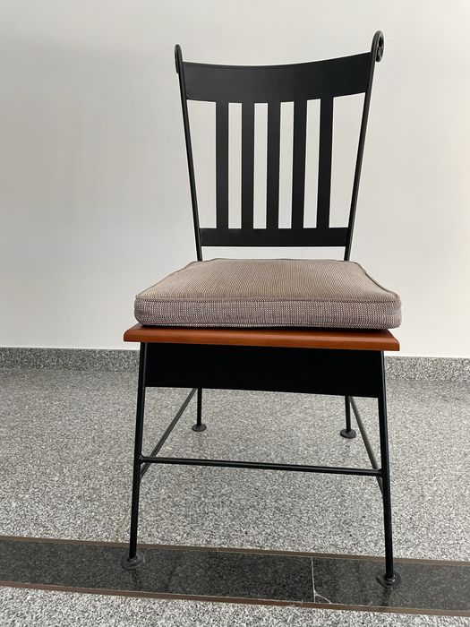 Mesa de sala de jantar e 4 cadeiras