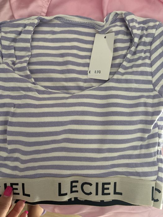 Vendo top riscas com copas tam S, NOVO