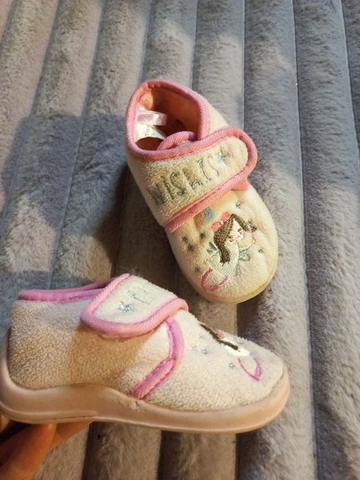 Тапочки для дівчинки