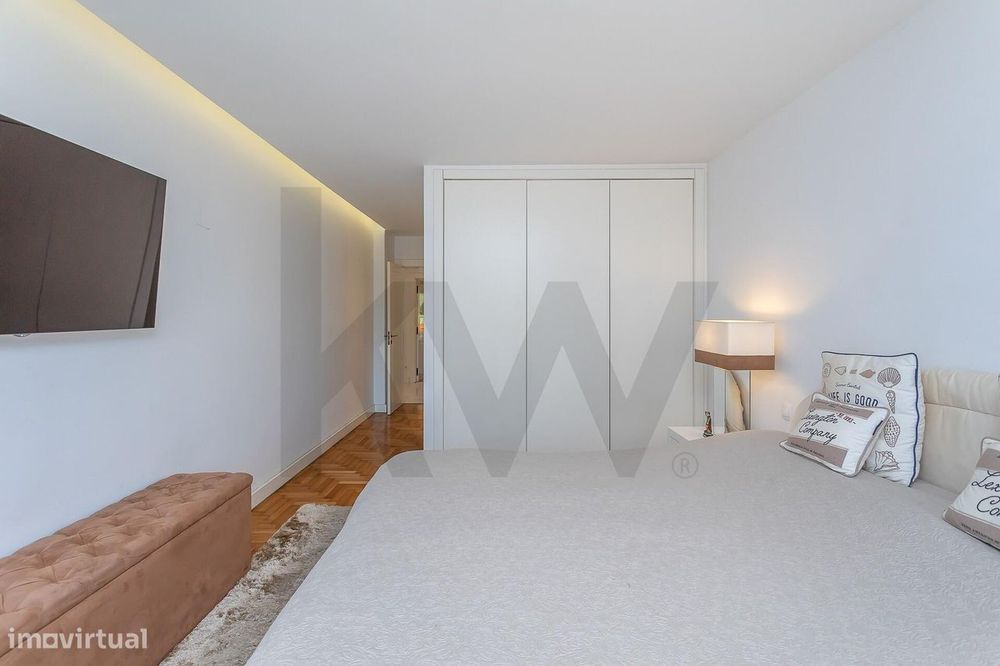 Apartamento T4 |  Parque dos Poetas l Terraço  com 50m2 e Box com  2 l