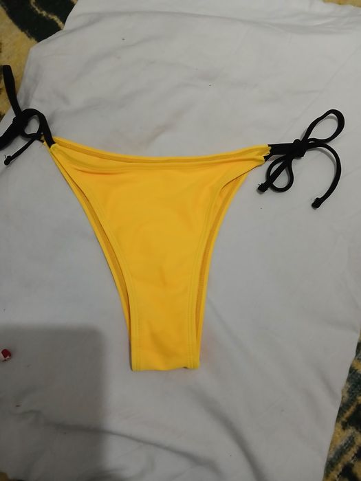 Três cuecas de biquíni