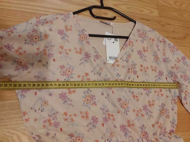 Nowa beżowa sukienka w kwiaty - L