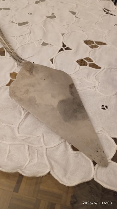 Espátula  prateada com serrilha