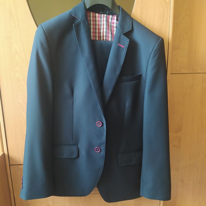 Nowy garnitur czarny rozmiar 50/176