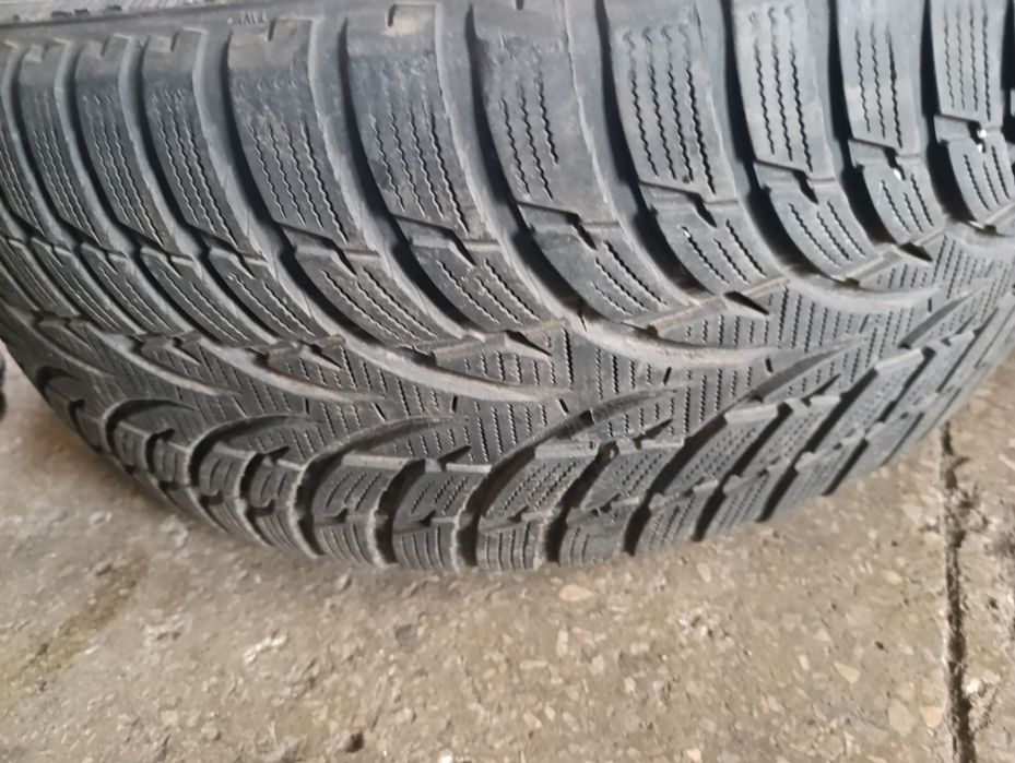 Продам зимову резину  225 55 16