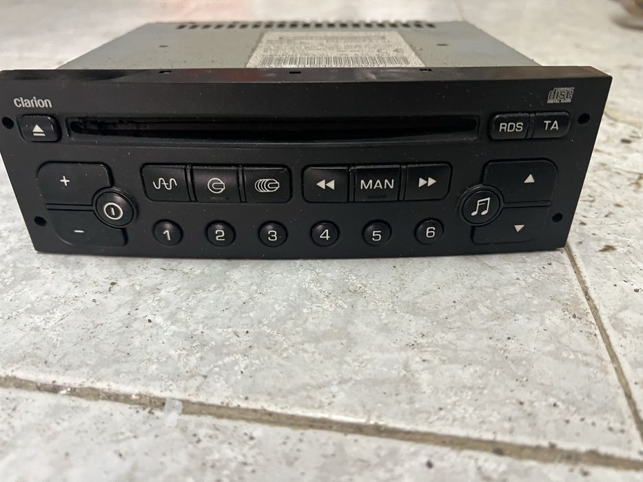 Autoradio Clarion (original Peugeot Partner)
