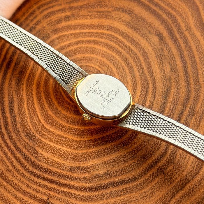 1980s, „Waltham Diamont”. Vintage’owy damski zegarek. USA–Japan made