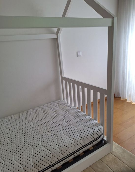 Cama criança em lacado + colchão