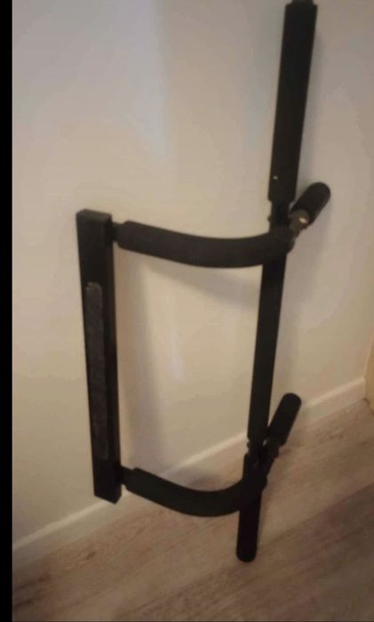 Drążek do podciągania ścienny