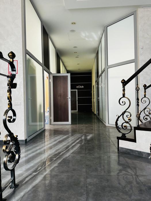 Оренда в центрі м. Печерська  (частина нежит.приміщення - 260 кв.м)