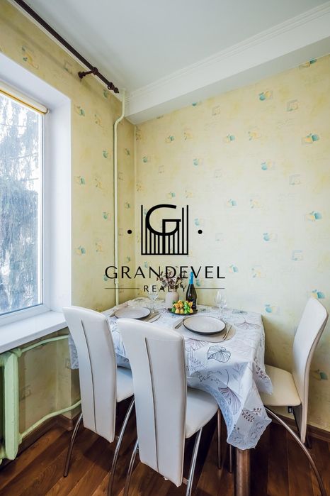 Продам 2к квартиру по вул. Ушинського, Чоколівка, радіоринок, Київ