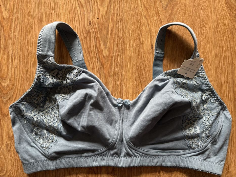 Biustonosz bez fiszbin 105D nowy