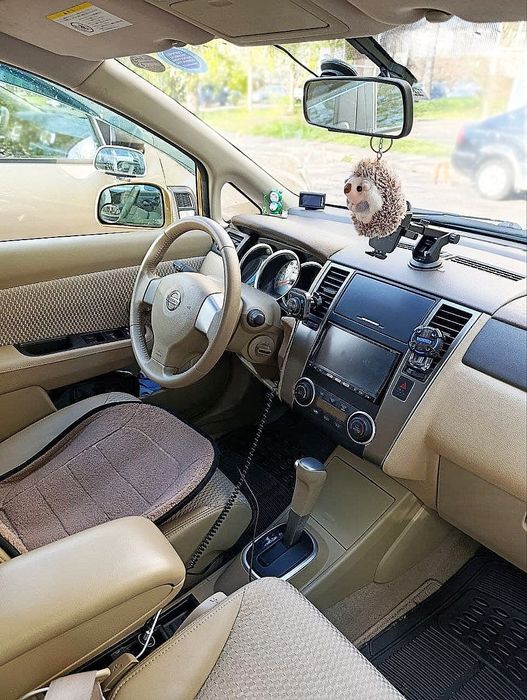 Nissan Tiida 2011