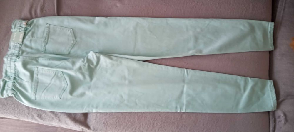 Spodnie z wysokim stanem