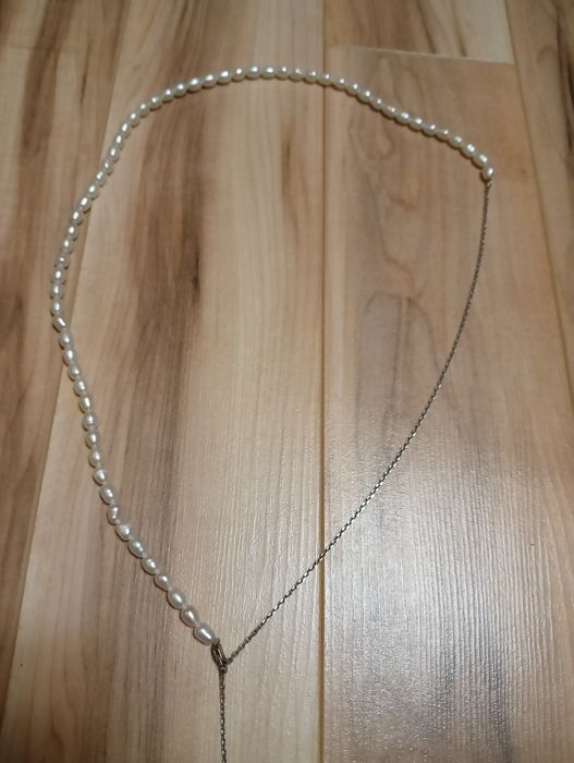 Колье из натурального жемчуга и серебра.