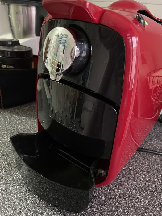 Máquina de café de cápsulas Delta Qosmo