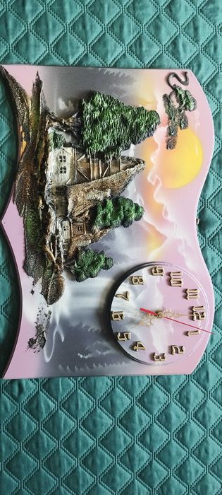 Piękny zegar do salonu