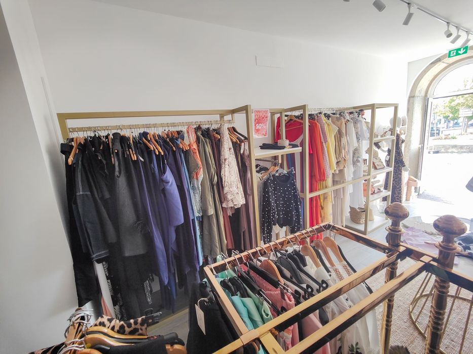 Estantes para pendurar roupa