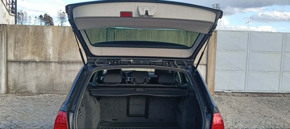 BMW 318 d 143cv 2011