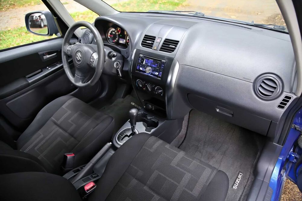 Suzuki SX4 Premium      2012