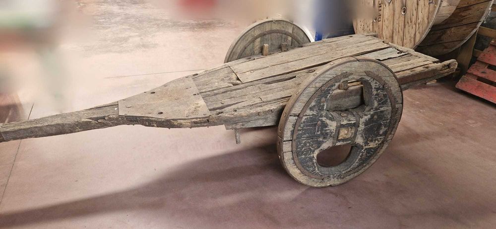 Carro de Bois Antigo e Grade