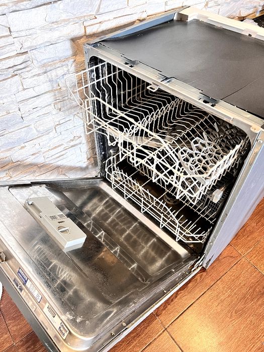 Посудомоечна машина Hotpoint выстроенная