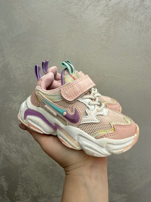 Кросівки для дівчинки весна