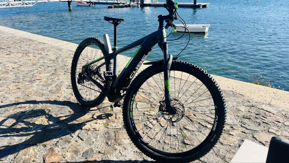 BTT eletrico Cube Bosch performance